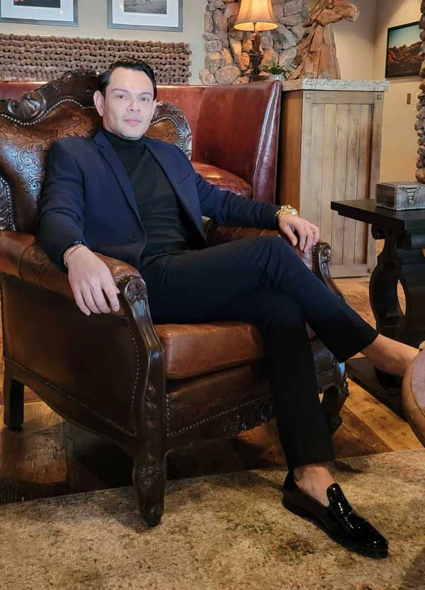 Edgar Huerta's portrait, a real Estate Agent in Tucson, Specialized in luxury homes